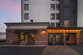 Aiden by Best Western Newark Airport