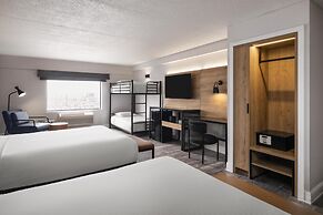 Aiden by Best Western Newark Airport