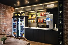 Aiden by Best Western Newark Airport