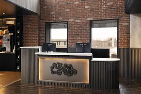 Aiden by Best Western Newark Airport