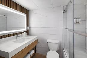 Aiden by Best Western Newark Airport