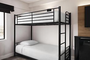 Aiden by Best Western Newark Airport