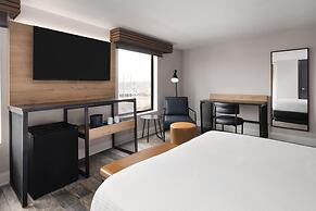 Aiden by Best Western Newark Airport