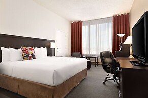 Travelodge by Wyndham Hotel & Convention Centre Quebec City