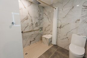 Travelodge by Wyndham Hotel & Convention Centre Quebec City