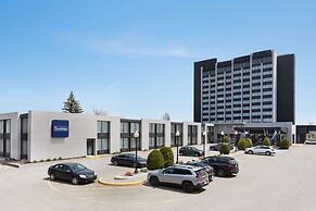 Travelodge by Wyndham Hotel & Convention Centre Quebec City