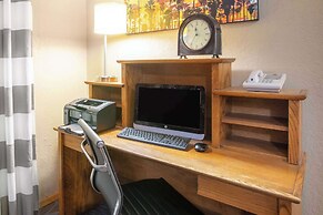 AmericInn by Wyndham Clear Lake