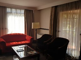 Court Classique Suite Hotel