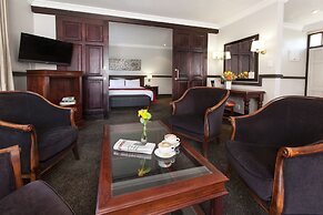 Court Classique Suite Hotel