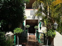 Court Classique Suite Hotel