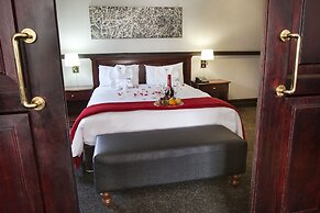 Court Classique Suite Hotel