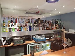 Court Classique Suite Hotel