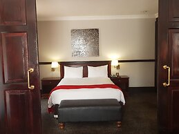 Court Classique Suite Hotel