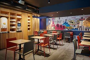 CAMPANILE PARIS 12 - Bercy Village