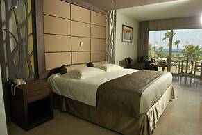 Adams Beach Hotel & Spa