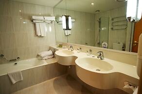Adams Beach Hotel & Spa