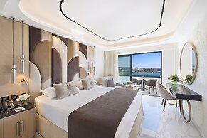Adams Beach Hotel & Spa