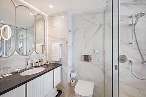 Adams Beach Hotel & Spa
