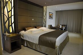 Adams Beach Hotel & Spa