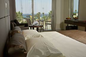 Adams Beach Hotel & Spa