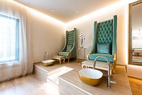 Adams Beach Hotel & Spa