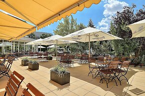 The Monarch Hotel