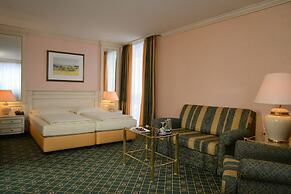 The Monarch Hotel