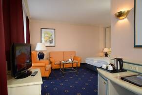 The Monarch Hotel