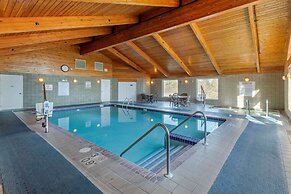 Comfort Inn & Suites Jackson - West Bend