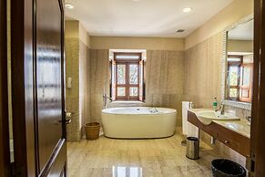 The Lalit Laxmi Vilas Palace