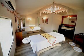 The Lalit Laxmi Vilas Palace