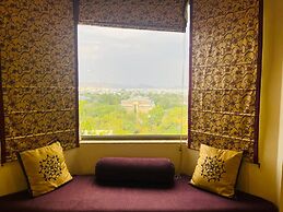 The Lalit Laxmi Vilas Palace