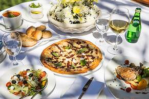 The Lalit Laxmi Vilas Palace