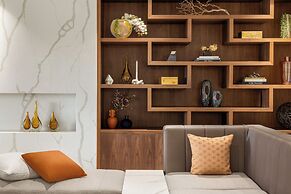 Crowne Plaza Toronto Airport by IHG