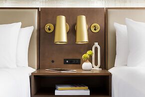 Crowne Plaza Toronto Airport by IHG