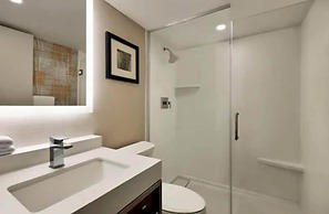 Crowne Plaza Toronto Airport by IHG