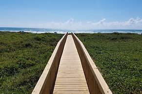 Comfort Suites Beachside