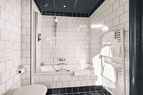 Zoom Hotel
