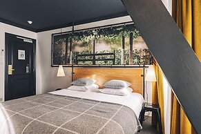 Zoom Hotel