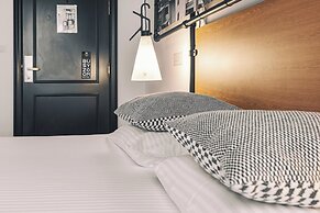 Zoom Hotel