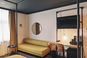 Zoom Hotel