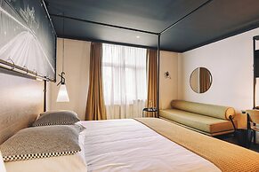 Zoom Hotel