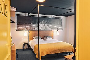 Zoom Hotel