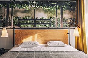 Zoom Hotel