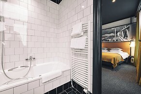 Zoom Hotel