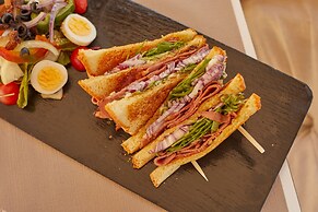 Pula Suites Boutique Resort