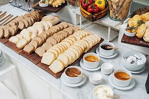 Loi Suites Recoleta Hotel