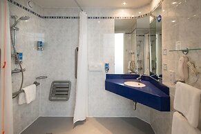 Holiday Inn Express Milton Keynes by IHG