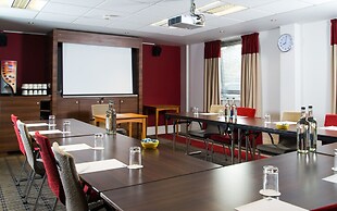 Holiday Inn Express Milton Keynes by IHG