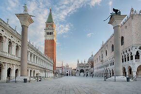 NH Venezia Santa Lucia
